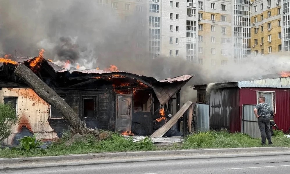 В центре Омска произошёл крупный пожар