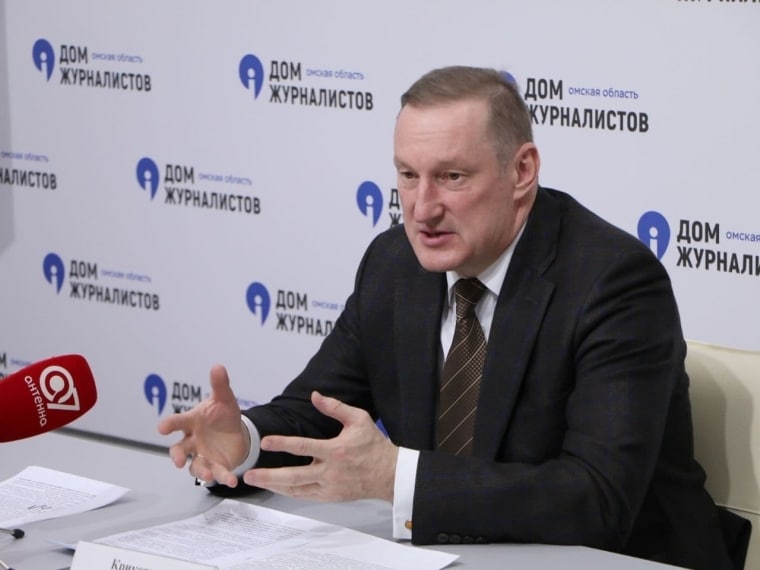 Министр спорта Омской области Дмитрий Крикорьянц рассказал о создании умных площадок для занятия физкультурой 