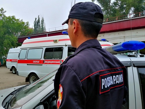 В Омске мужчина не пускал медиков к отравившейся жене