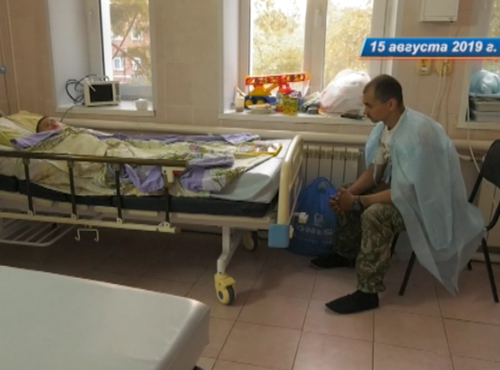 Плутавшего двое суток в омской тайге Колю Бархатова выписывают из больницы