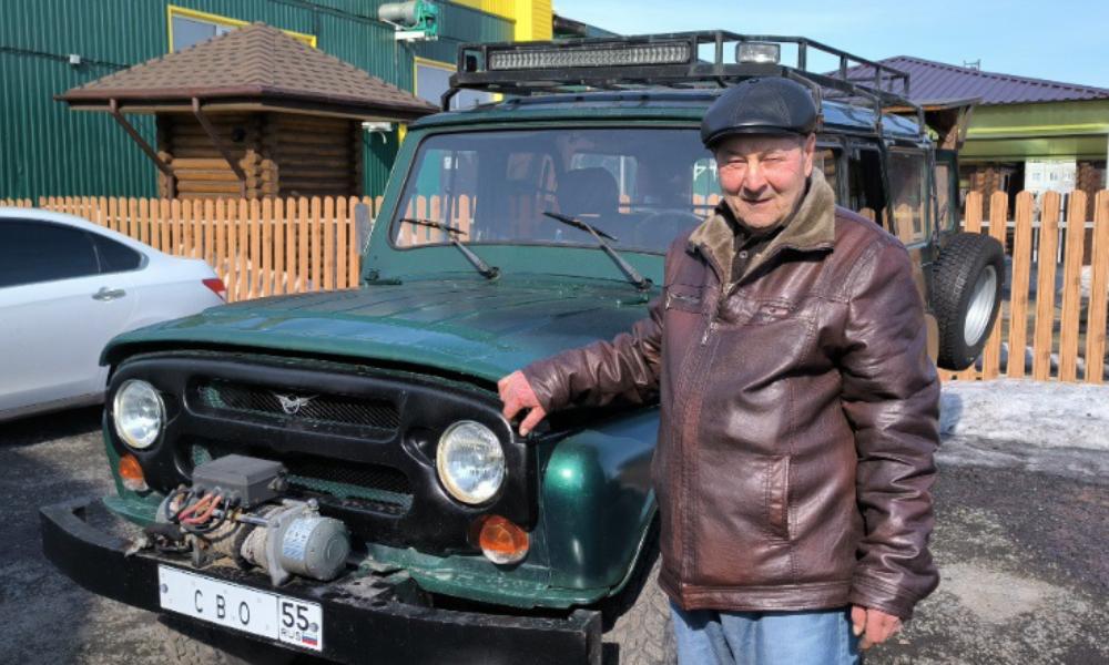 Пенсионер из Омска отдаёт боевой УАЗ на передовую