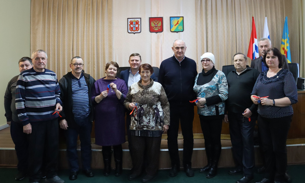 В Русско-Полянском районе семь семей получили ключи от новых квартир