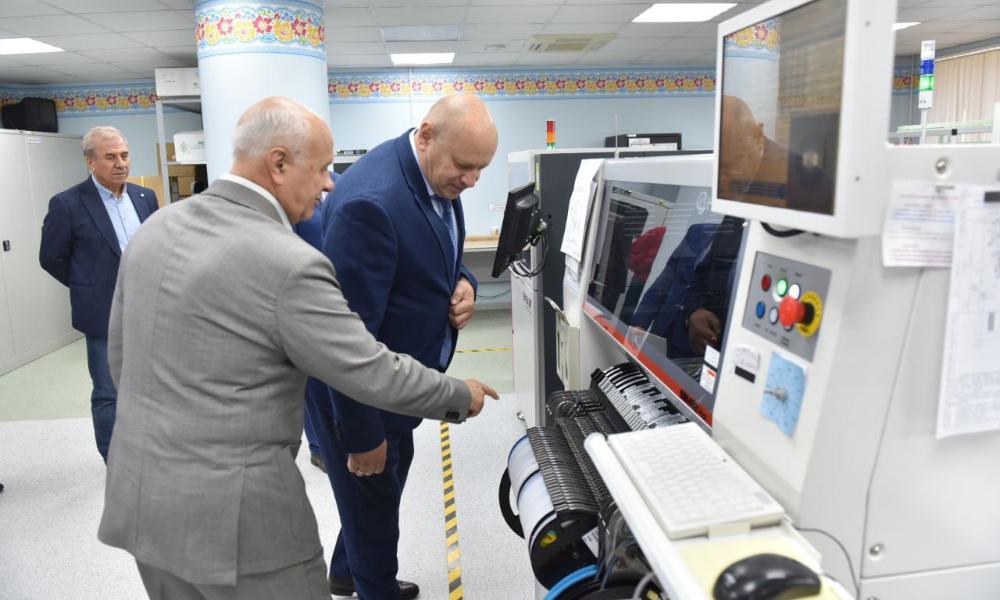 Мэр Омска Сергей Шелест обсудил с главой НПО «Мир» соглашение о меценатской помощи 