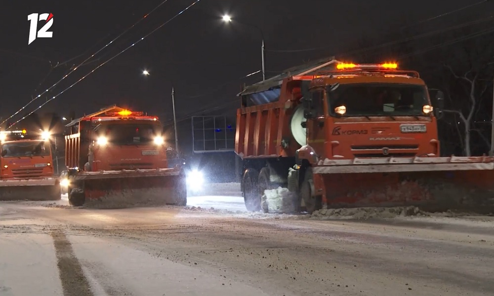 Новогодняя ночь в Омске прошла в режиме активной уборки дорог и улиц от снега