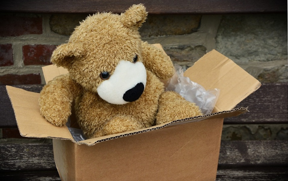 Омичи смогли вернуть в интернет-магазины более 2 тысяч посылок с неподошедшими товарами