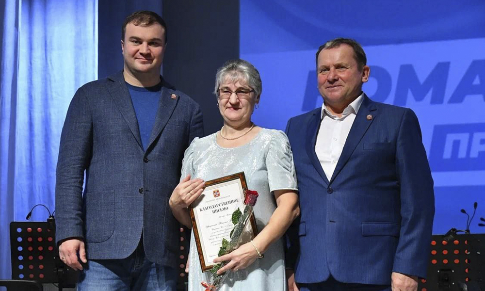 Виталий Хоценко вручил награды жителям Исилькуля за общественно значимую деятельность