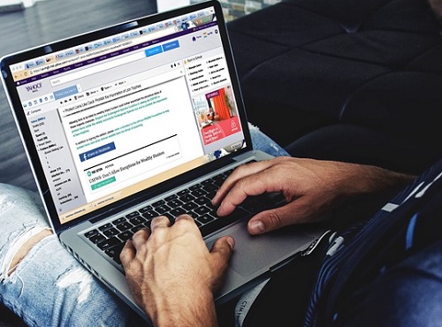 При попытке восстановить водительское удостоверение омич лишился крупной суммы