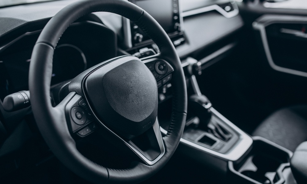 Омич отсудил у автосалона 3,5 млн рублей за машину с множеством дефектов