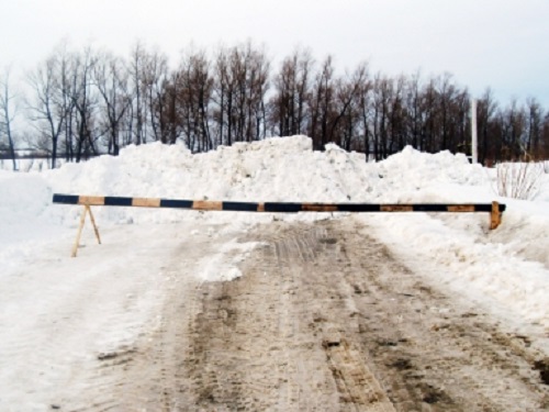 Омичи уже проторили тропу через Иртыш по неокрепшему льду