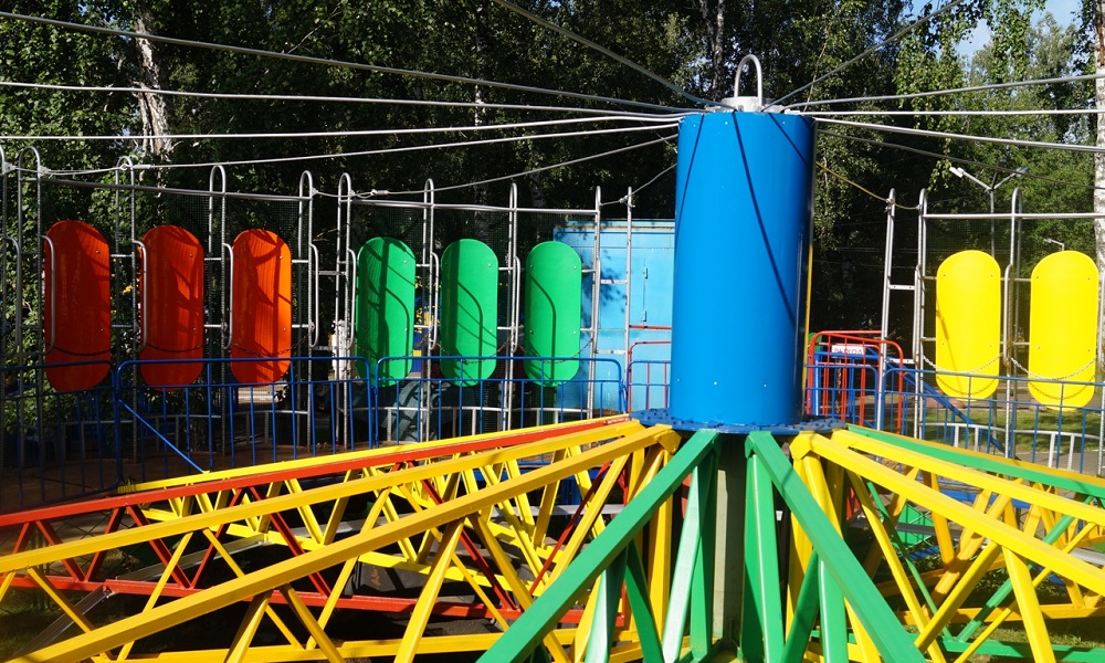В омском парке имени 30-летия ВЛКСМ снесут аттракцион «Сюрприз»