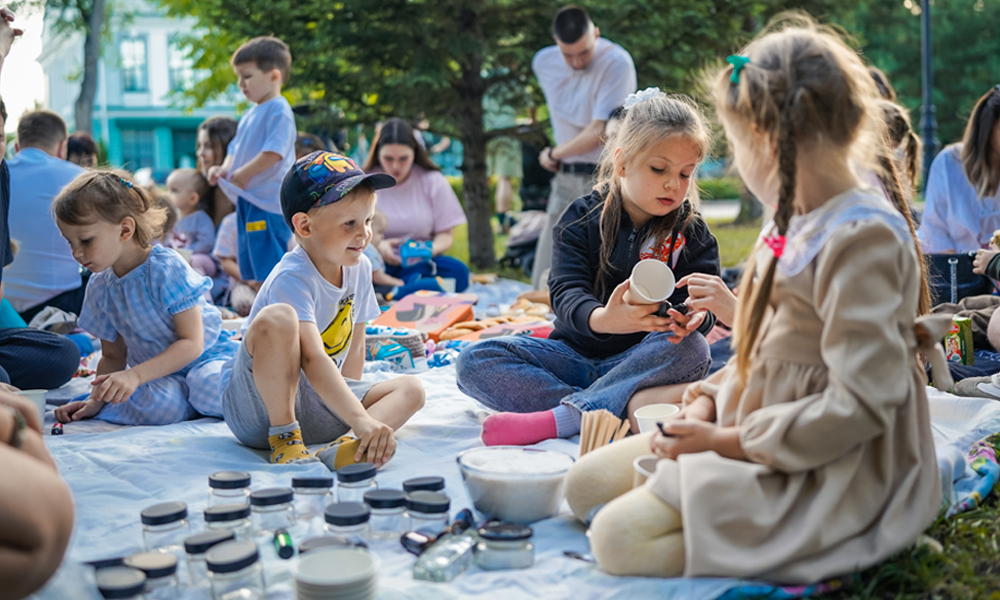 Семейный пикник объединил 16 семей в День любви и верности