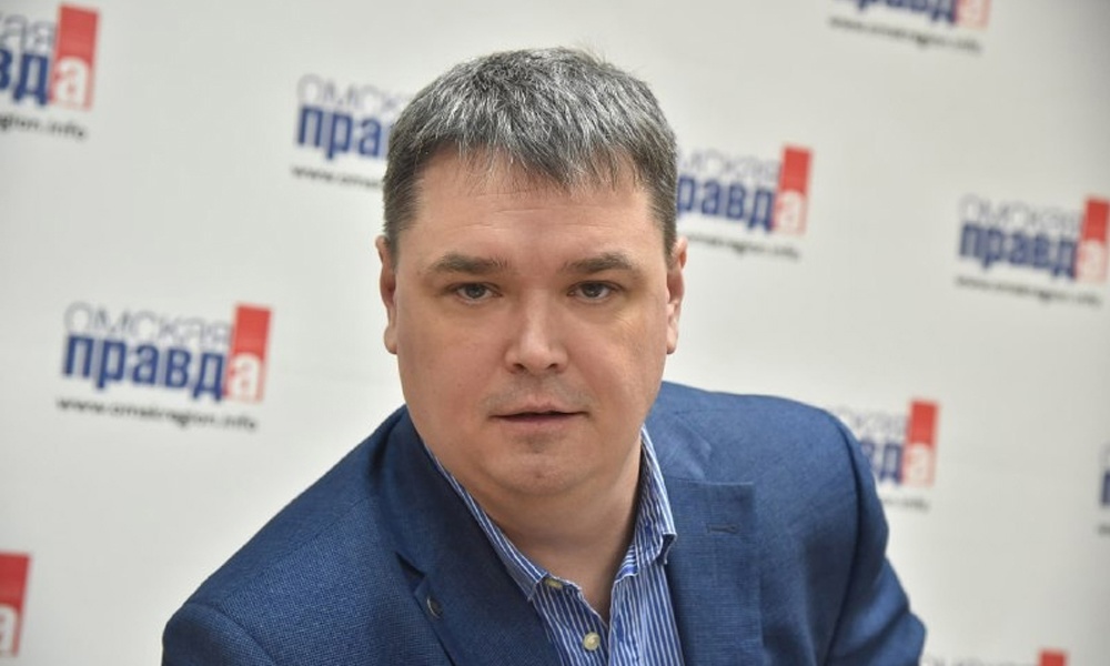 Директор омского медиахолдинга поздравил женщин с 8 Марта