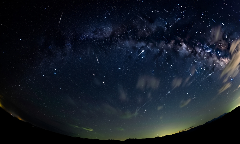 Уже этой ночью омичи смогут увидеть метеорный поток Леониды