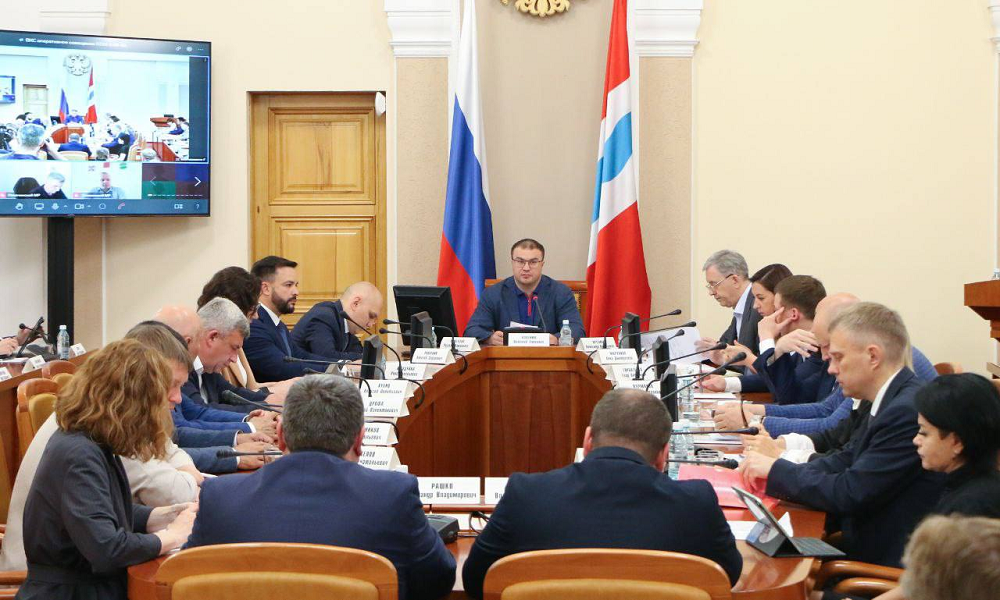 По поручению Виталия Хоценко в Омской области усилят контроль за детскими оздоровительными лагерями