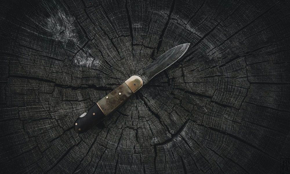 Пьяный омич напал с кухонным ножом на водителя скорой помощи