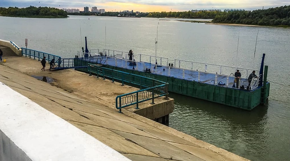 В Омске отремонтировали ограждение на причале «Ленинск»