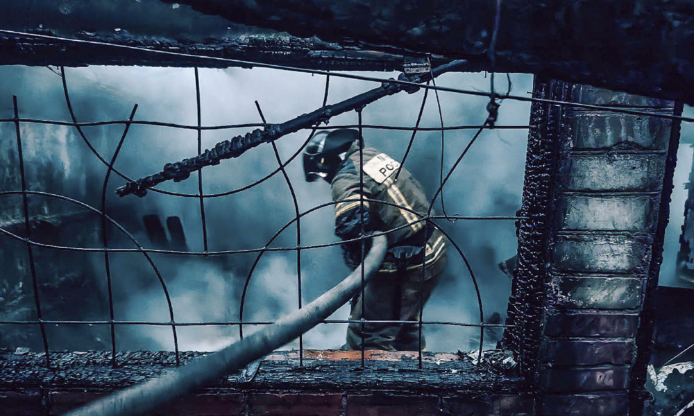 В Москаленском районе горел жилой дом и хозпостройки