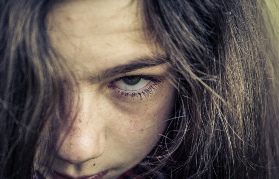 Снова Таврический район: мать с отчимом жестоко избили 15-летнюю омичку