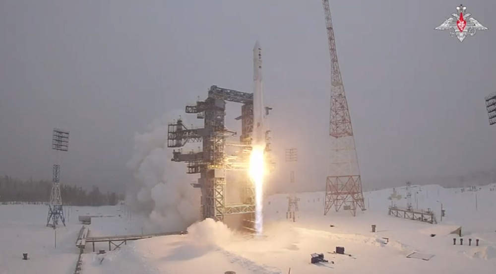 Ракета-носитель «Ангара-1.2», созданная в Омске, служит интересам Родины, сообщил Виталий Хоценко