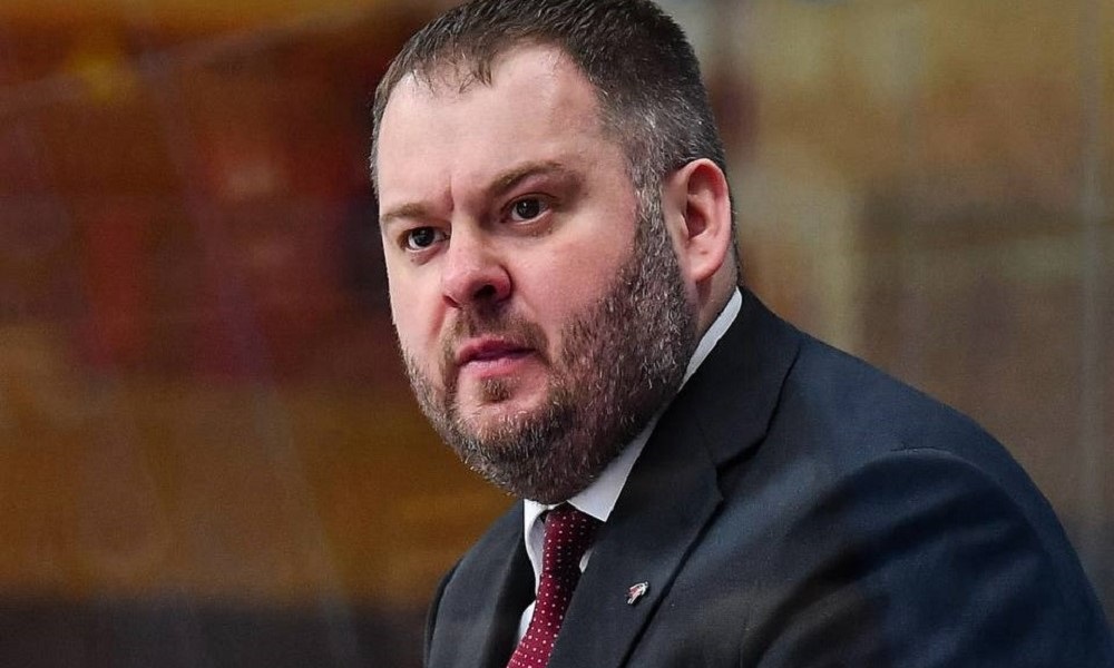 Виталий Черночуб продолжит тренировать команду «Омские Ястребы»