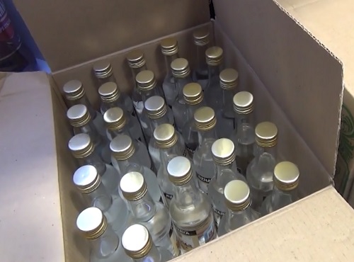 В Омске осудили семью за производство палёной водки 