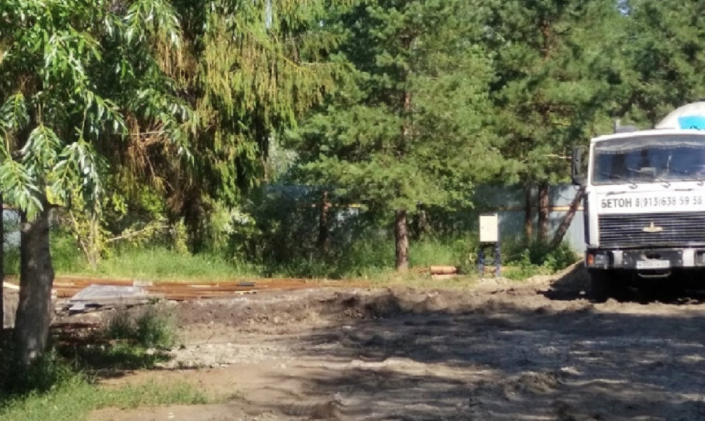 Минстрой Омской области пояснил, что храм в сквере Молодожёнов на 22 Апреля строится без нарушений