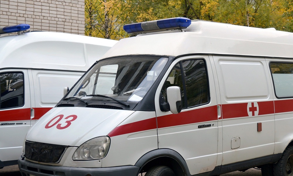 Ремонт крыши дома закончился для омича падением и травмами