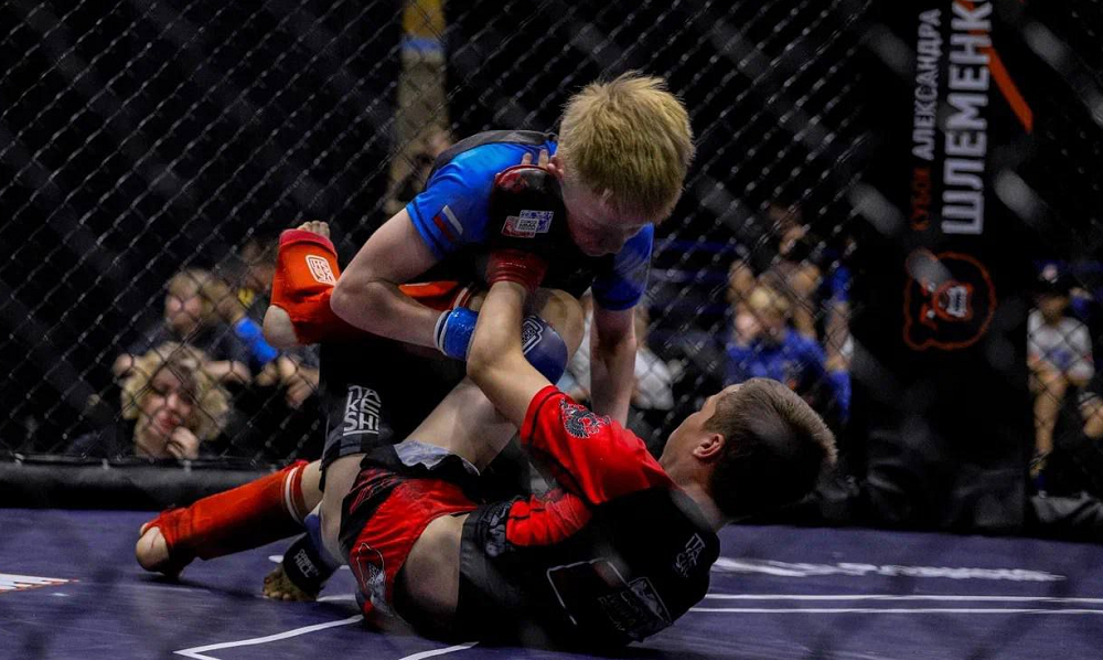 Губернатор Виталий Хоценко и чемпион мира Александр Шлеменко открыли всероссийский турнир по ММА