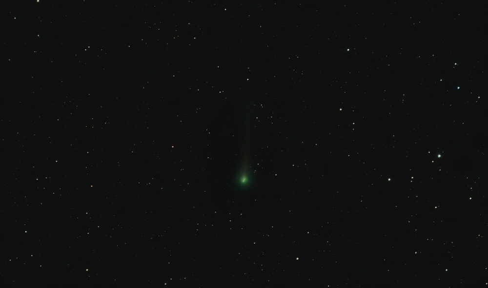 Не испугались холода: омские астрономы в -26 сделали фото кометы Леонард и метеоров потока Геминиды