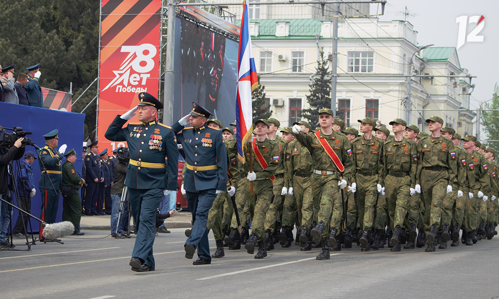 В Омске парад Победы посетили 10 тысяч человек