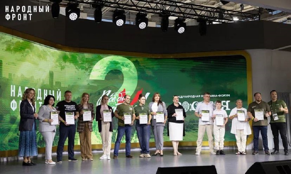  В Москве наградили делегацию из Омска за активную деятельность в рамках сбора «Народный фронт. Всё для Победы!»