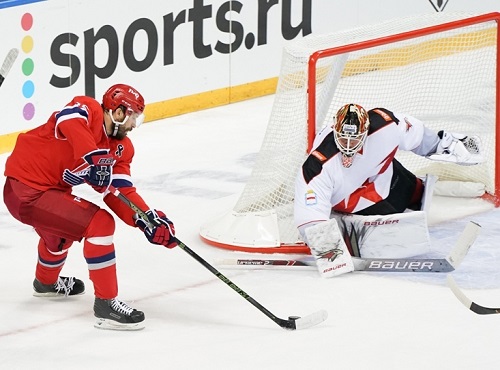 Омский "Авангард" уступил "Локомотиву"