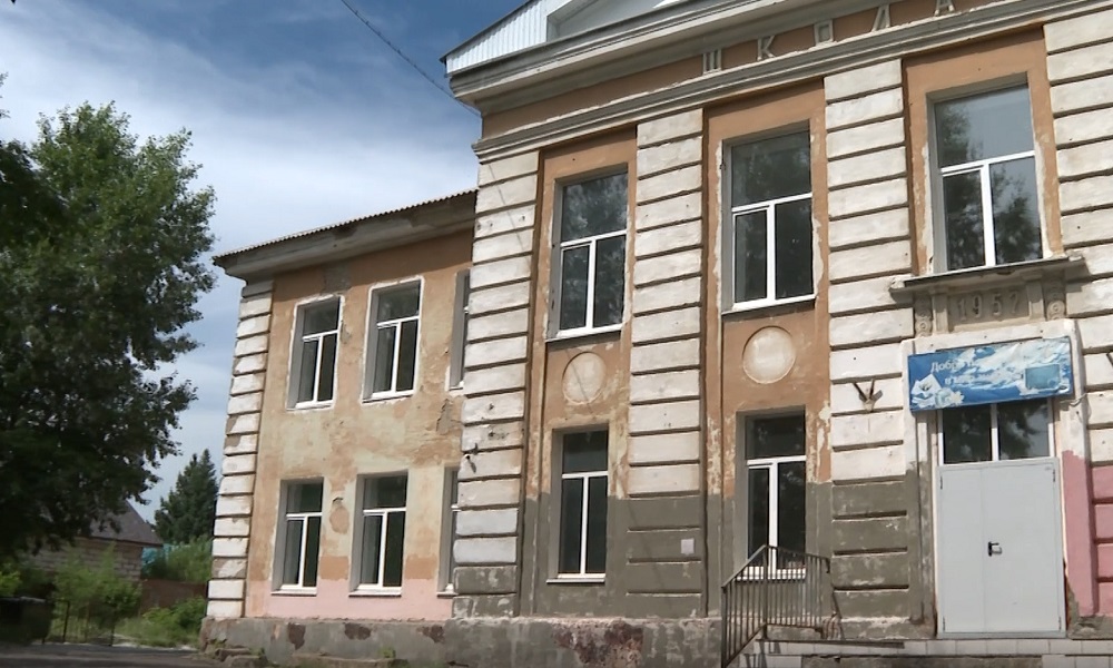 В Омске благоустроят территории двух школ после капремонта