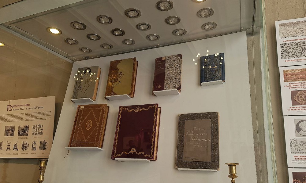 Книга как произведение искусства: в омском музее открылась новая выставка [ФОТО]