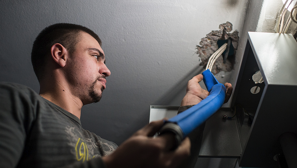 Капремонт инженерных сетей проводят в 10 многоквартирных домах Омска и Омской области