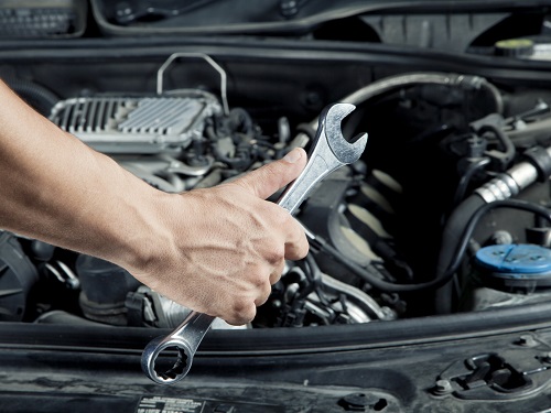 Недовольный ремонтом автомобиля омич избил работника СТО