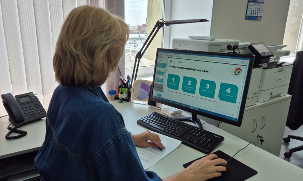 Омским соискателям рассказали о мошеннических схемах