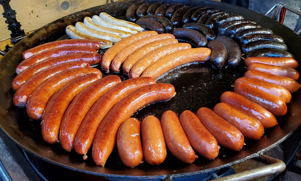 Из Омской области не выпустили больше 4,5 тонн колбасных изделий и рыбы