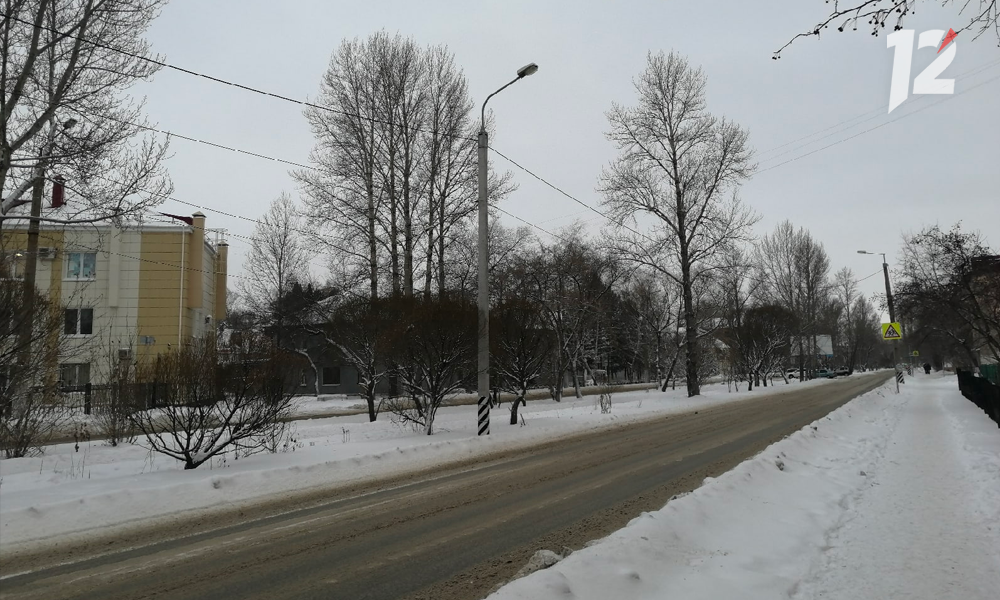 За минувшие выходные омские дорожники израсходовали более 900 тонн песка и соли 