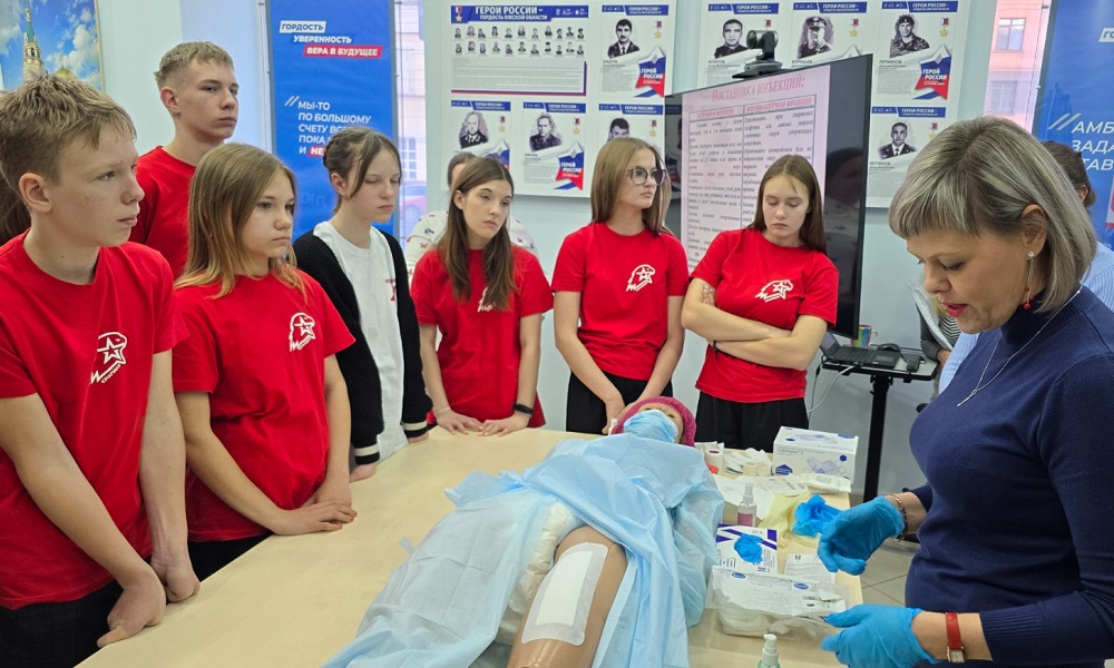 В Штабе общественной поддержки для омских школьников провели занятие по оказанию первой медпомощи