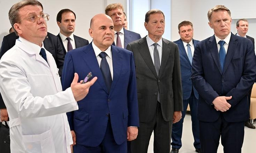 Анатолий Серышев и Михаил Мишустин посетили госпиталь для ветеранов войн и ОмГУ