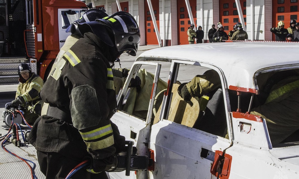 За год омские сотрудники МЧС спасли больше 50 человек, попавших в ДТП 