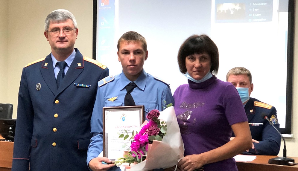 Подарил "вторую" жизнь: юного омича поблагодарили за спасение тонущего ребёнка 