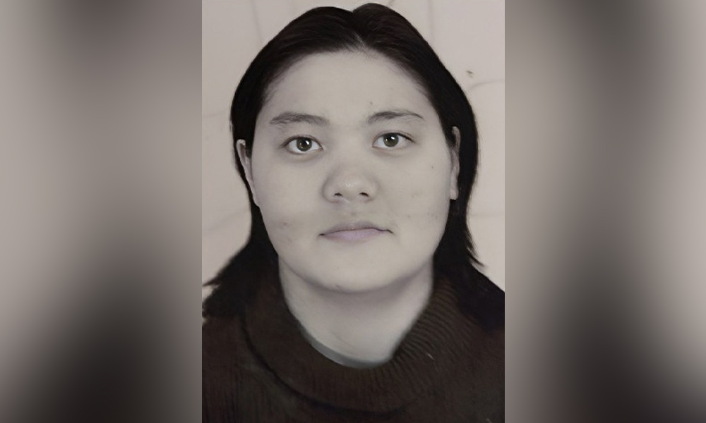 В Омске ищут женщину в синем пуховике и чёрной шапке