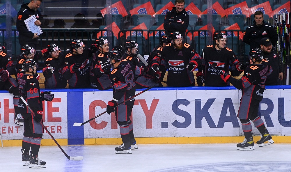 Сегодня омский «Авангард» проведёт второй матч на предсезонном турнире в Санкт-Петербурге