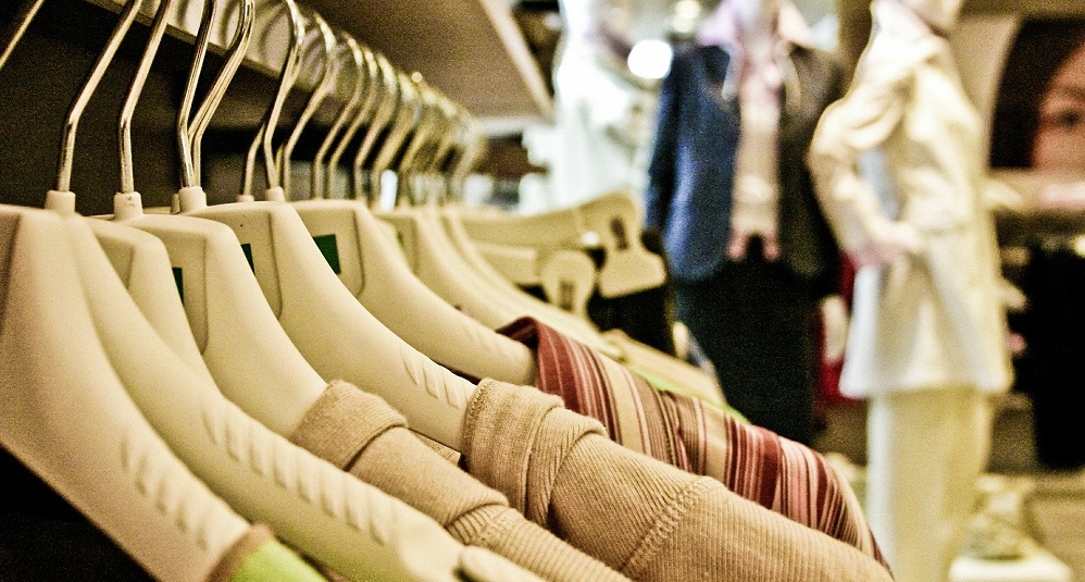 Не Lacoste и не Louis Vuitton: на омской таможне изъяли подделки известных брендов 