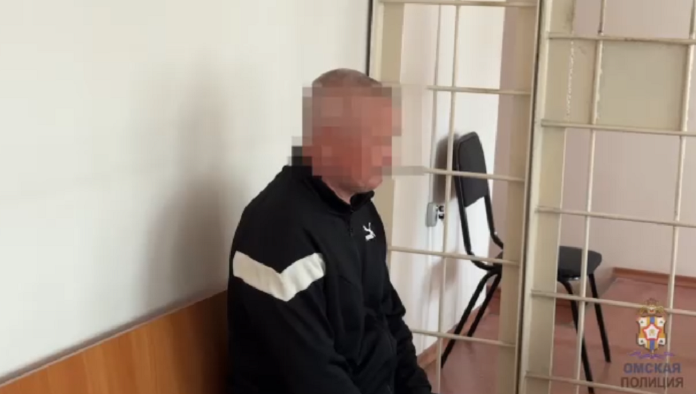 Омские полицейские задержали мужчину, который устроил стрельбу у продуктового магазина