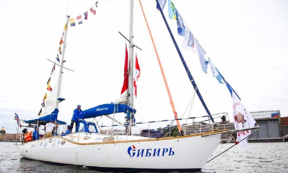 Знаменитая омская яхта «Сибирь» отправилась в экспедицию к первому заполярному городу