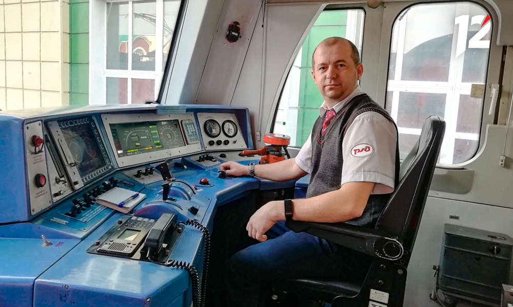 «Омскоблавтотранс» и «Омск-пригород» будут возить школьников и студентов за полцены