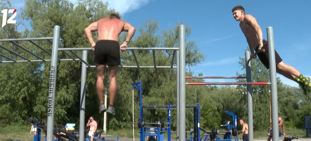 В омском микрорайоне Порт-Артур открылась воркаут-площадка